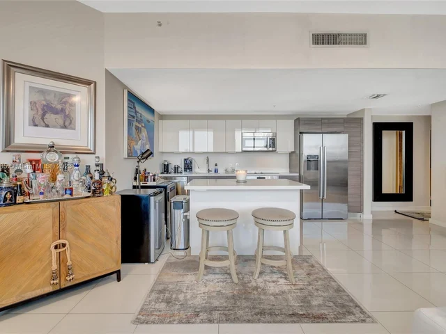 1010 SW 2nd Ave # 2101, Miami FL 33130