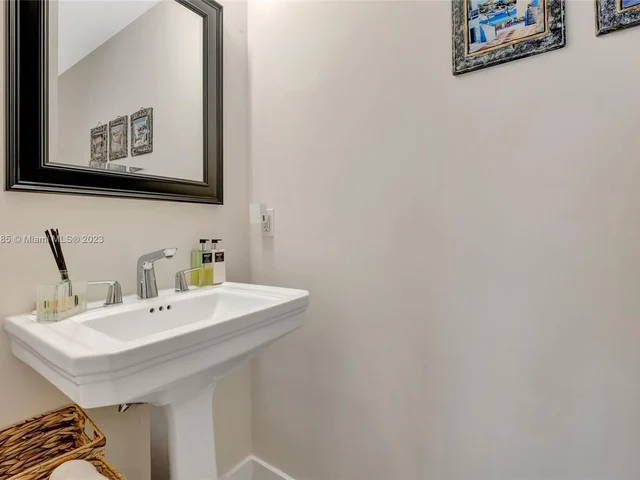 1010 SW 2nd Ave # 2101, Miami FL 33130