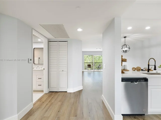 550 SW 137th Ave # 302L, Pembroke Pines FL 33027