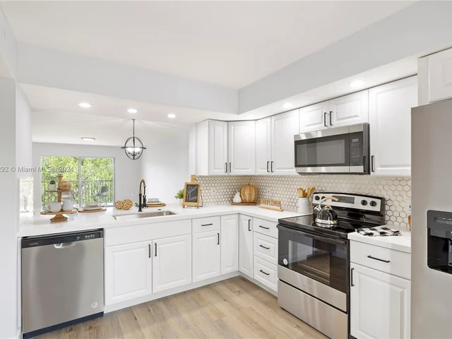 550 SW 137th Ave # 302L, Pembroke Pines FL 33027