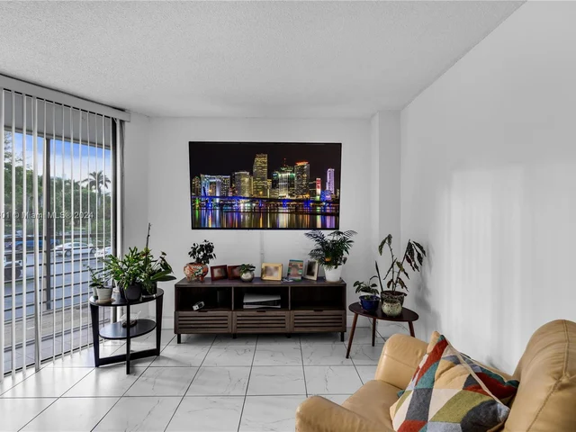 20500 W Country Club Dr # 202, Aventura FL 33180