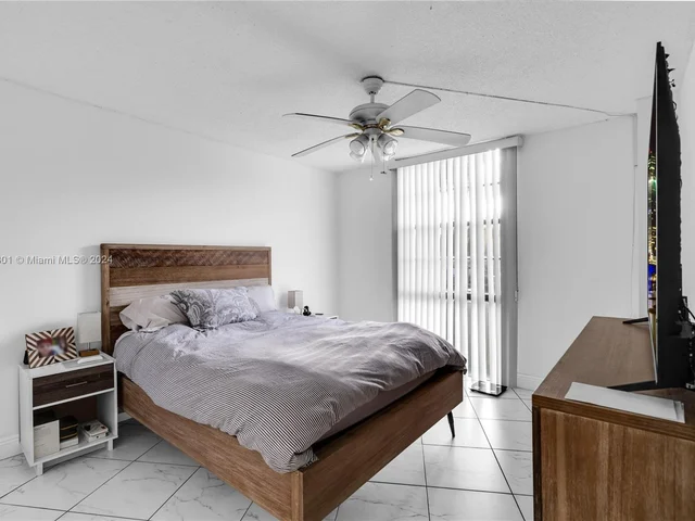 20500 W Country Club Dr # 202, Aventura FL 33180