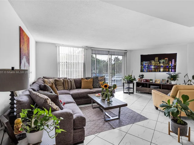 20500 W Country Club Dr # 202, Aventura FL 33180