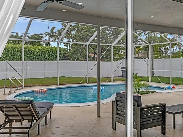 5200 Monroe St, Hollywood FL 33021