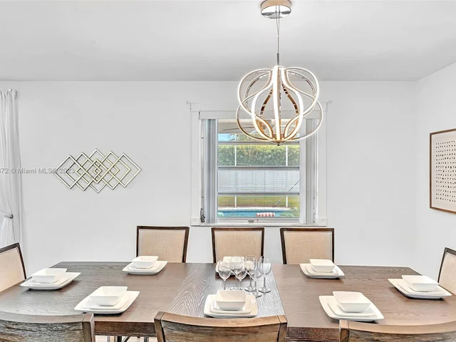 5200 Monroe St, Hollywood FL 33021