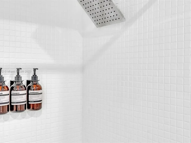 5200 Monroe St, Hollywood FL 33021