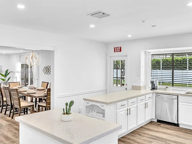 5200 Monroe St, Hollywood FL 33021