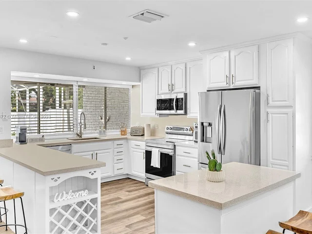 5200 Monroe St, Hollywood FL 33021