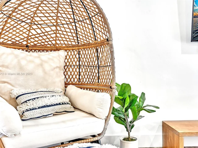 5200 Monroe St, Hollywood FL 33021