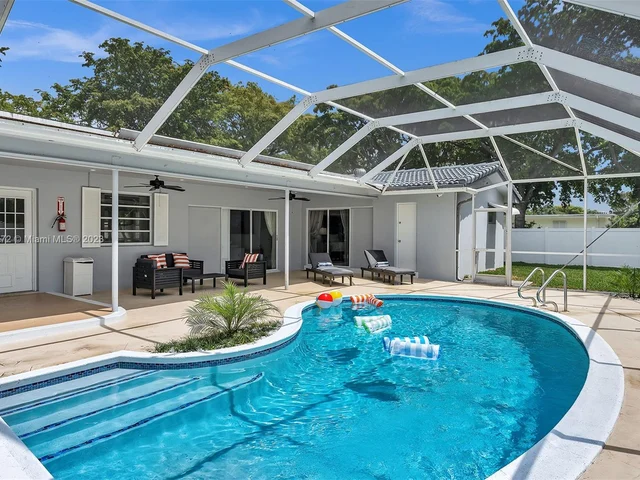 5200 Monroe St, Hollywood FL 33021