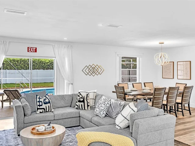 5200 Monroe St, Hollywood FL 33021