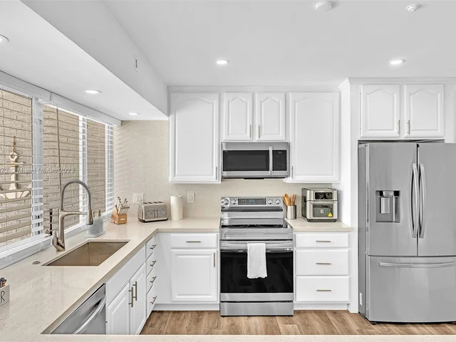 5200 Monroe St, Hollywood FL 33021