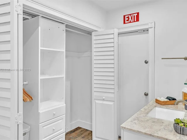 5200 Monroe St, Hollywood FL 33021