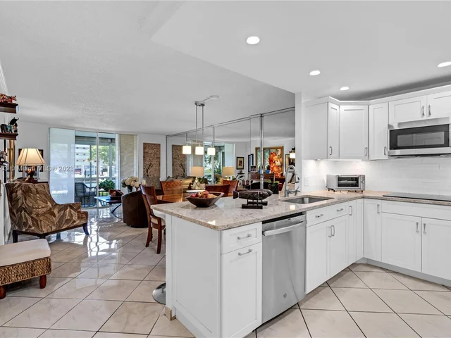 3600 NE 170 ST # D, North Miami Beach FL 33160