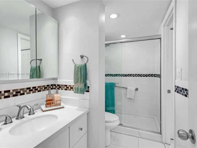 3600 NE 170 ST # D, North Miami Beach FL 33160