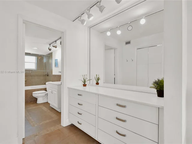 4000 NE 170th St # 101, North Miami Beach FL 33160