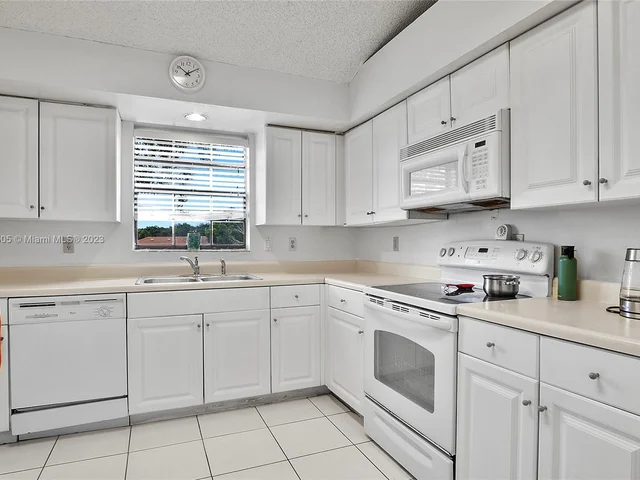 1675 Cypress Pointe Dr # 5B, Coral Springs FL 33071