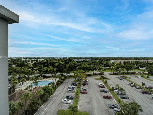 4015 W Palm Aire Dr # 902, Pompano Beach FL 33069