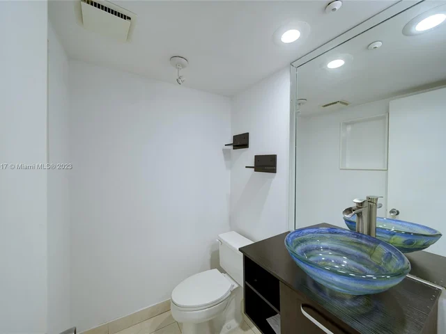 4015 W Palm Aire Dr # 902, Pompano Beach FL 33069