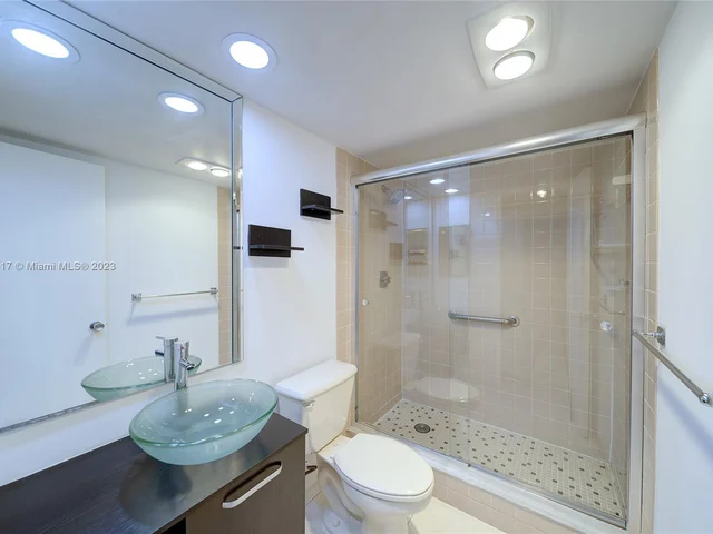 4015 W Palm Aire Dr # 902, Pompano Beach FL 33069