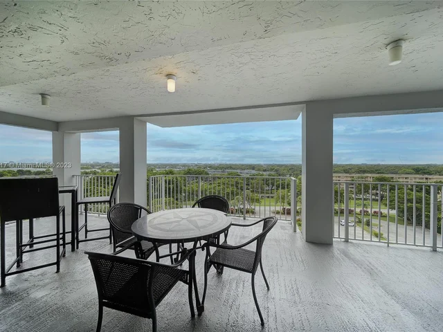 4015 W Palm Aire Dr # 902, Pompano Beach FL 33069