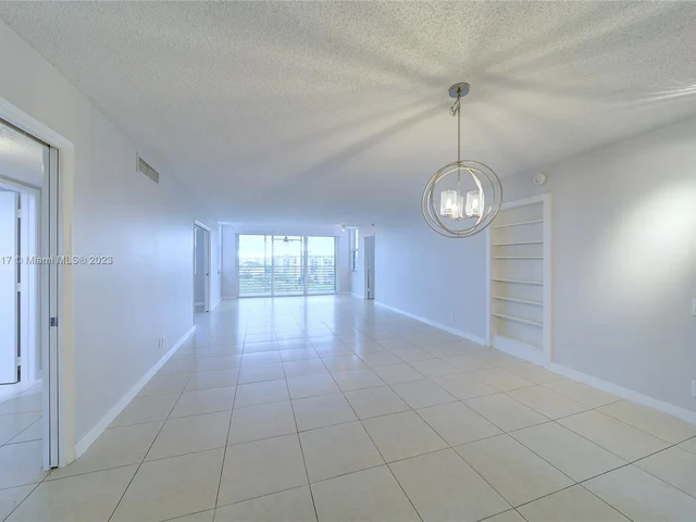 4015 W Palm Aire Dr # 902, Pompano Beach FL 33069