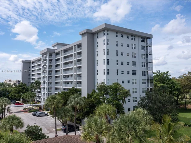 4015 W Palm Aire Dr # 902, Pompano Beach FL 33069