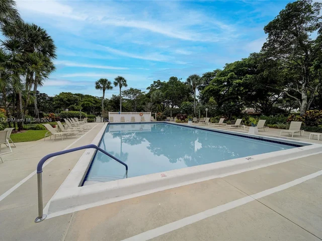 4015 W Palm Aire Dr # 902, Pompano Beach FL 33069