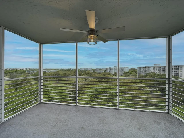4015 W Palm Aire Dr # 902, Pompano Beach FL 33069