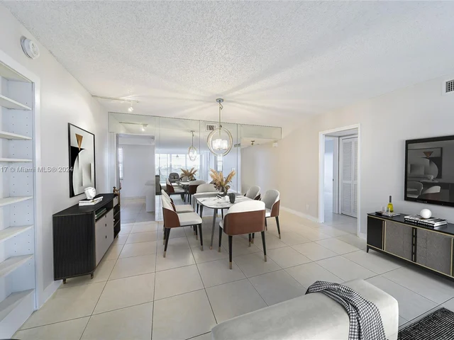 4015 W Palm Aire Dr # 902, Pompano Beach FL 33069