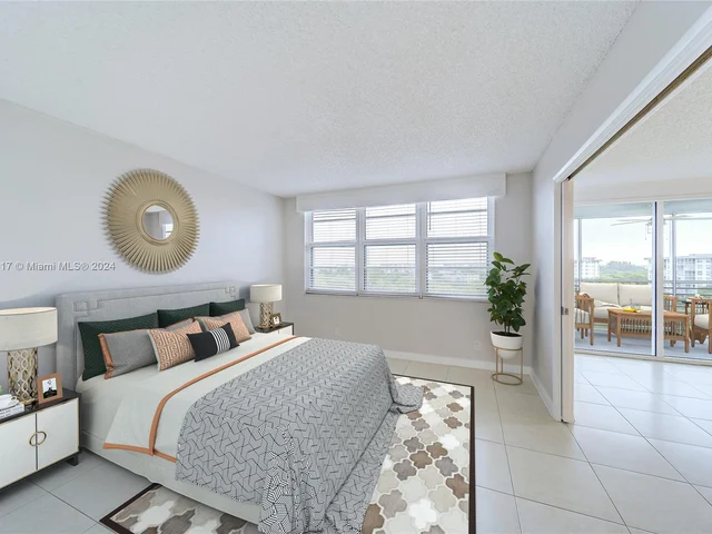 4015 W Palm Aire Dr # 902, Pompano Beach FL 33069