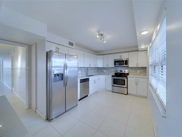 4015 W Palm Aire Dr # 902, Pompano Beach FL 33069
