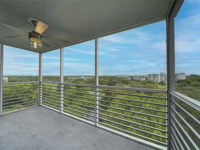 4015 W Palm Aire Dr # 902, Pompano Beach FL 33069