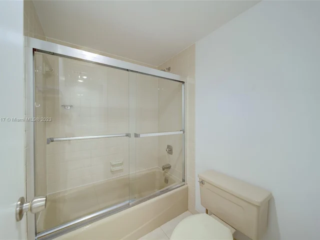 4015 W Palm Aire Dr # 902, Pompano Beach FL 33069