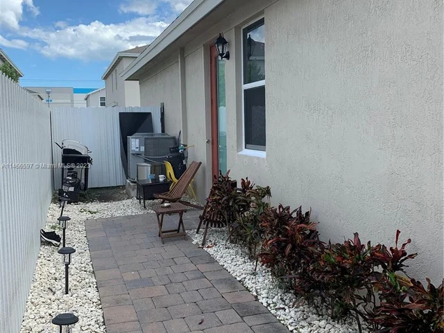 27343 SW 132nd Pl, Homestead FL 33032