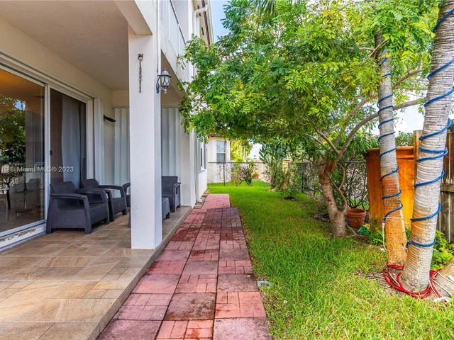 15051 SW 18th Ter, Miami FL 33185