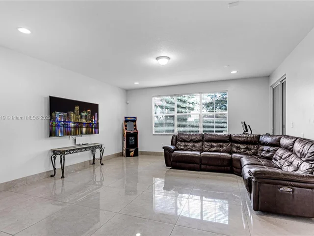 15051 SW 18th Ter, Miami FL 33185