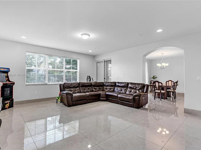 15051 SW 18th Ter, Miami FL 33185