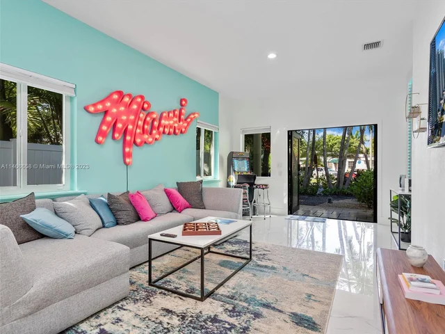 11843 W Biscayne Canal Rd, Miami FL 33161