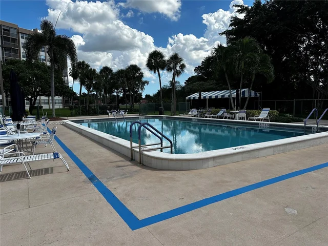 1100 Saint Charles Pl # 218, Pembroke Pines FL 33026