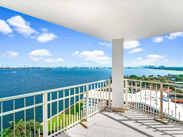 4000 Towerside Ter # 1704, Miami FL 33138