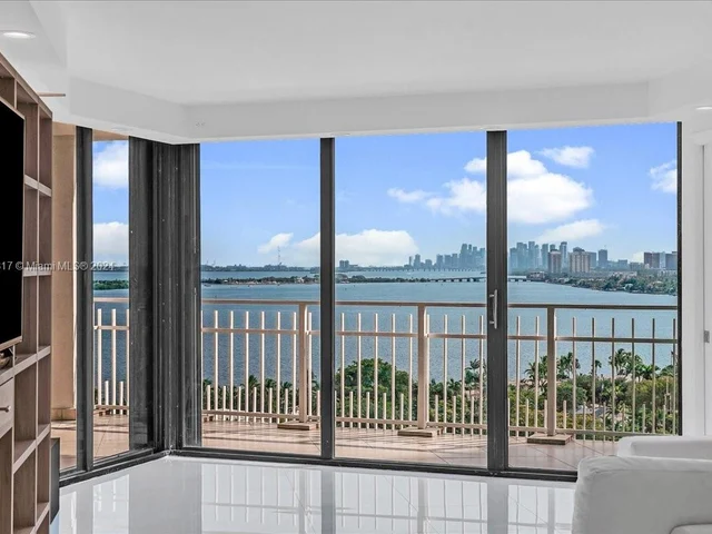 4000 Towerside Ter # 1704, Miami FL 33138