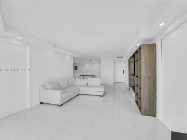 4000 Towerside Ter # 1704, Miami FL 33138