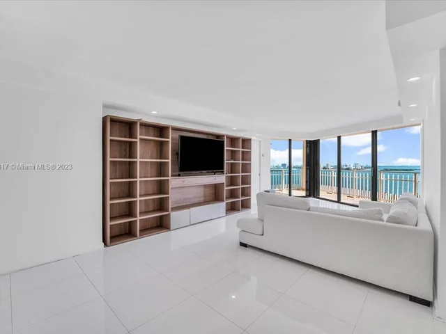 4000 Towerside Ter # 1704, Miami FL 33138