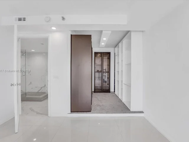 4000 Towerside Ter # 1704, Miami FL 33138