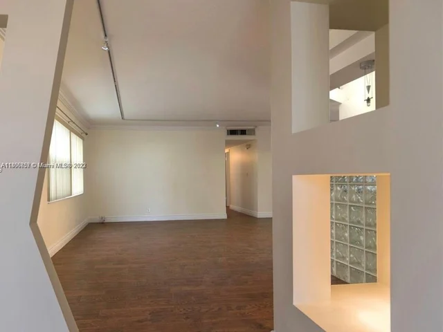 121 Golden Isles Dr # 307, Hallandale Beach FL 33009