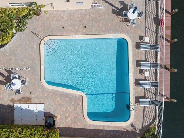 121 Golden Isles Dr # 307, Hallandale Beach FL 33009