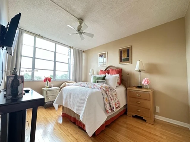 1300 Saint Charles Pl # 519, Pembroke Pines FL 33026