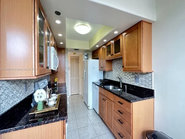 1300 Saint Charles Pl # 519, Pembroke Pines FL 33026