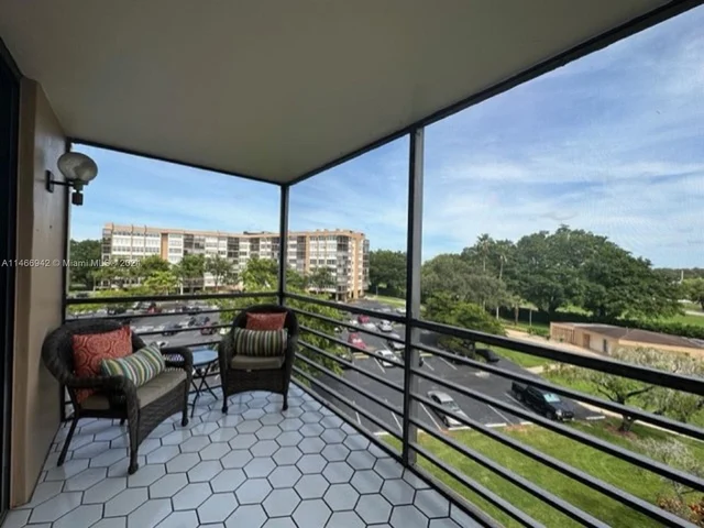 1300 Saint Charles Pl # 519, Pembroke Pines FL 33026